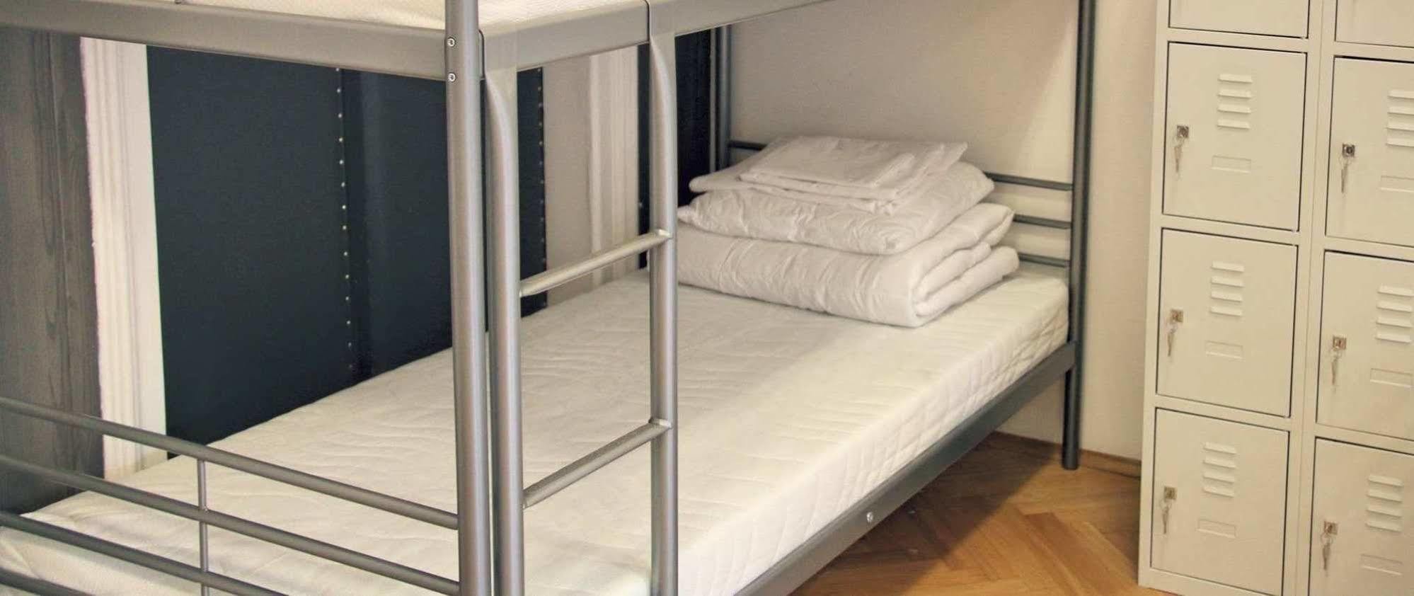 Grand Central Hostel Краков Экстерьер фото
