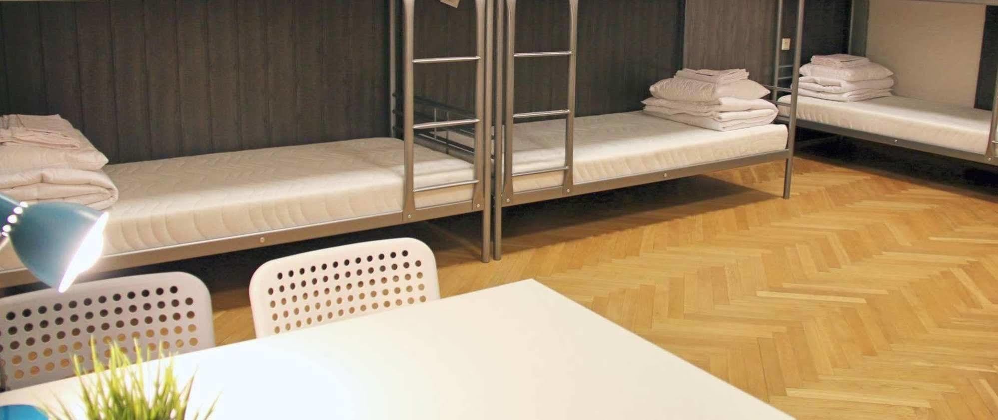 Grand Central Hostel Краков Экстерьер фото