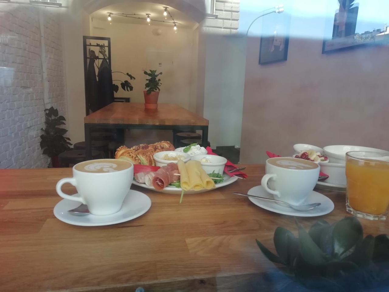 Grand Central Hostel Краков Экстерьер фото